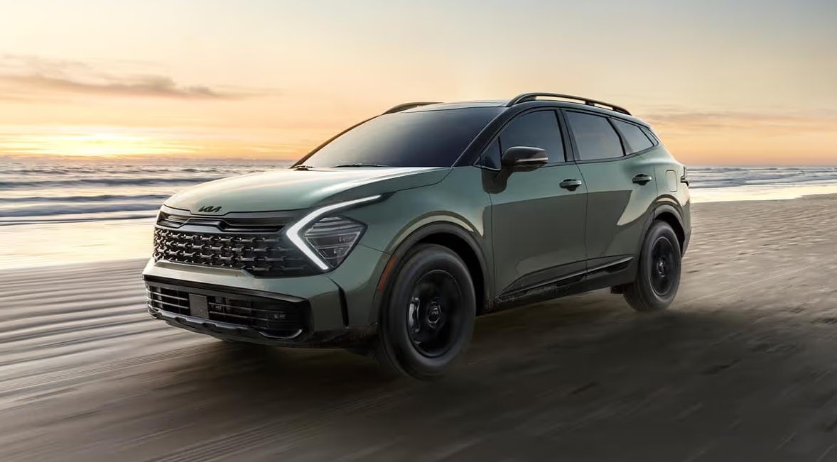 سيارة سيدان حديثة